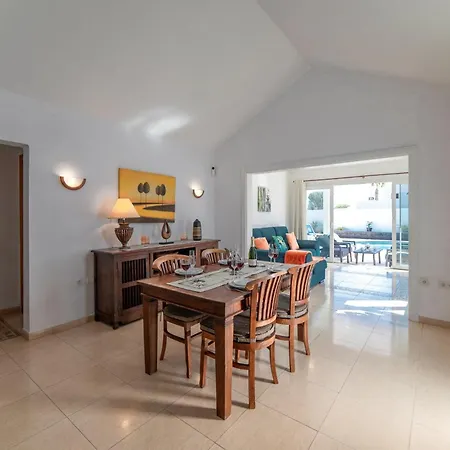 Solace Blanca Playa Blanca Stylish Comfort Prime Location Heated Pool Your Perfect Lanzarote Retreat Willa *
