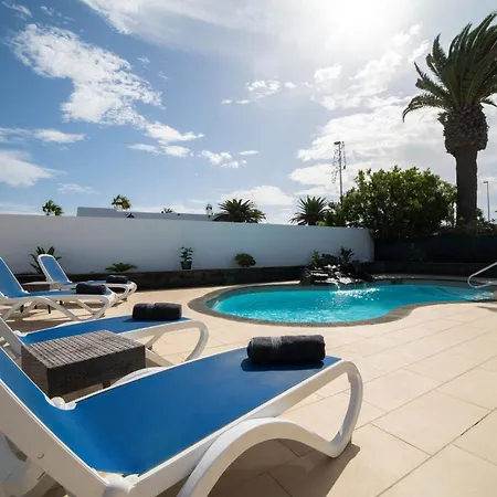 Solace Blanca Playa Blanca Stylish Comfort Prime Location Heated Pool Your Perfect Lanzarote Retreat Willa Yaiza (Lanzarote)